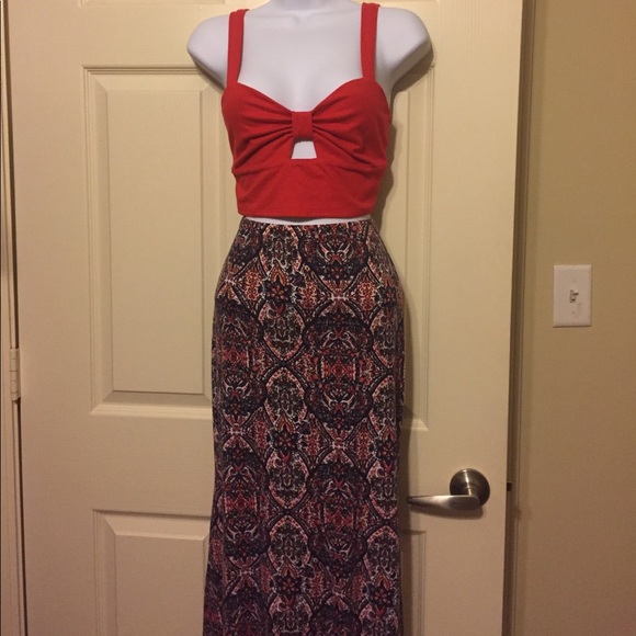 Bardot style cutout crop top - Picture 1 of 3