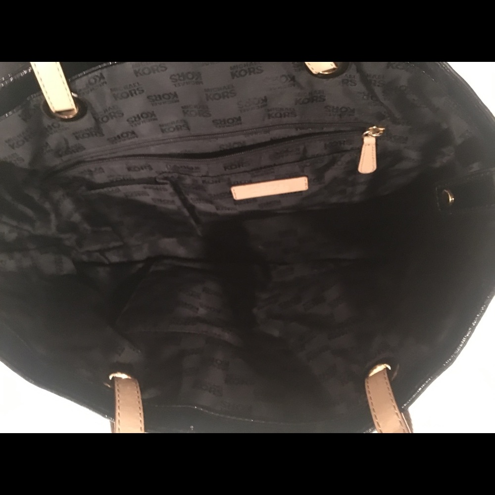 Like new Michael Kors bucket bag.