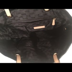 Like new Michael Kors bucket bag.
