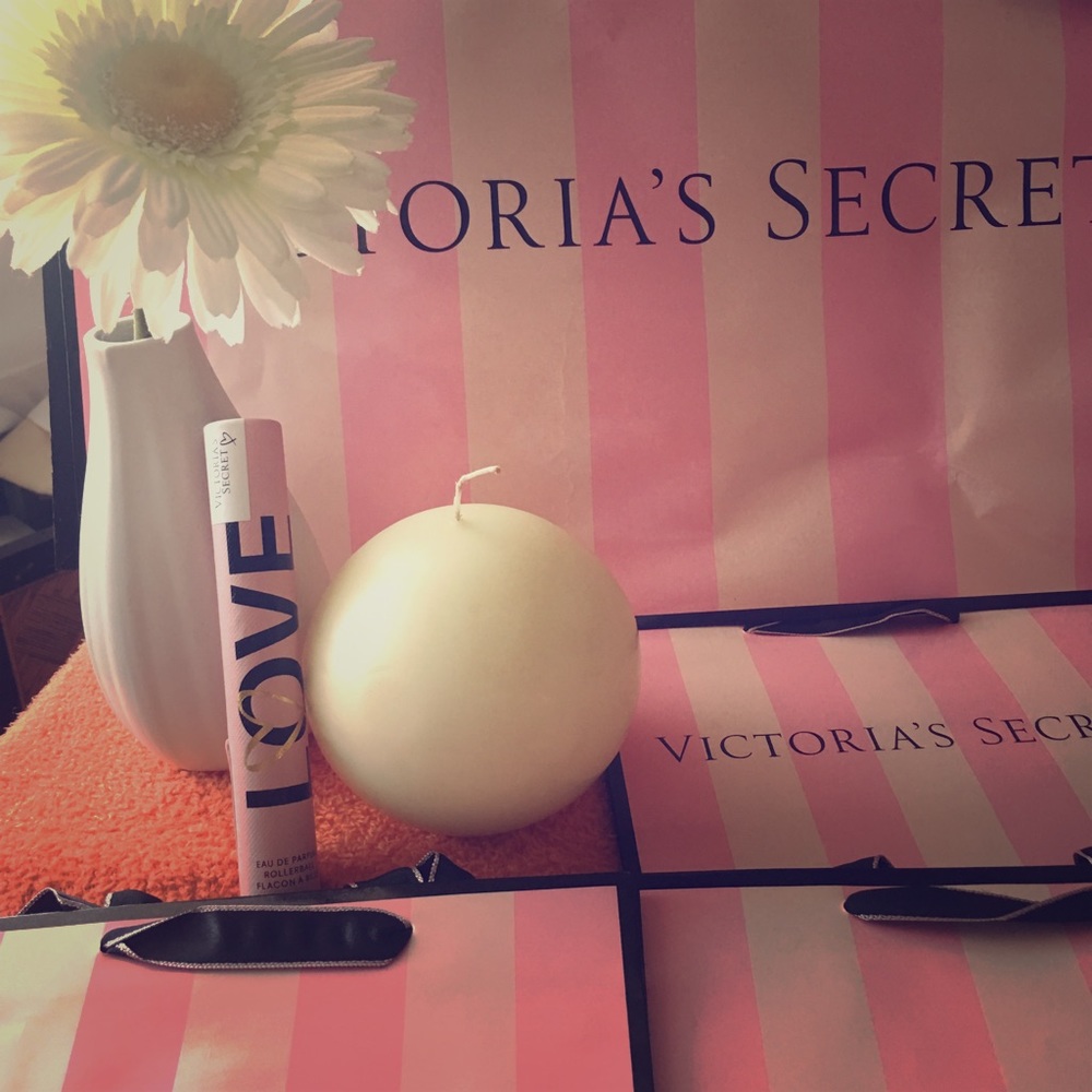 Victoria Secret rollerball; New