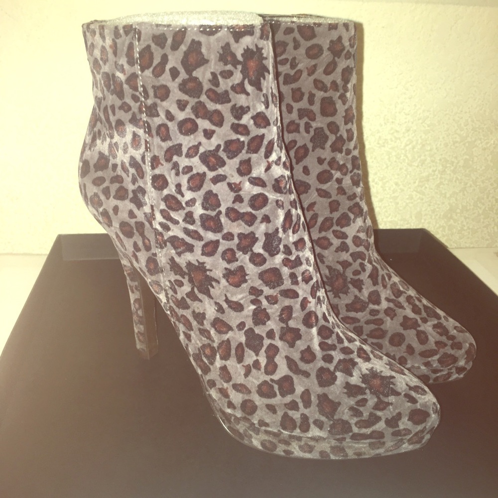 Cheetah boot heels 👠