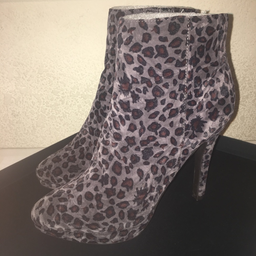 Cheetah boot heels 👠 - Picture 2 of 6
