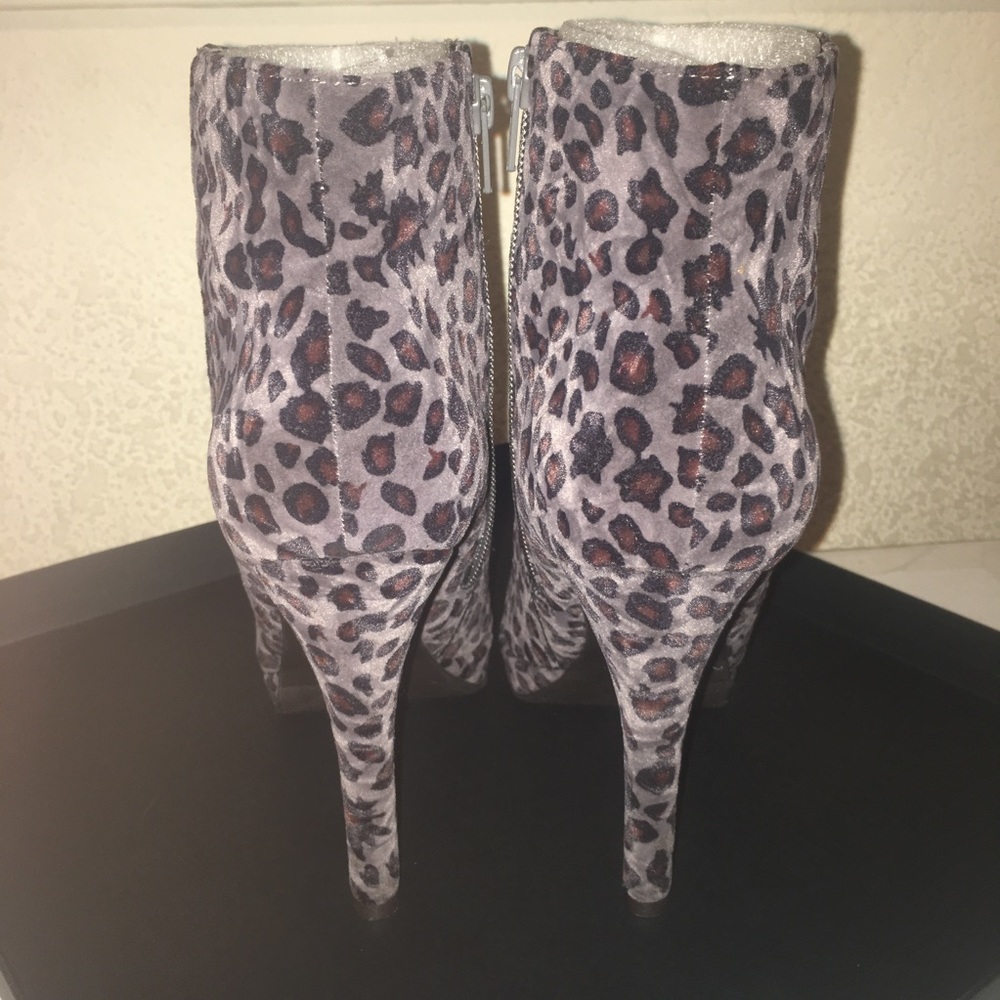 Cheetah boot heels 👠 - Picture 3 of 6