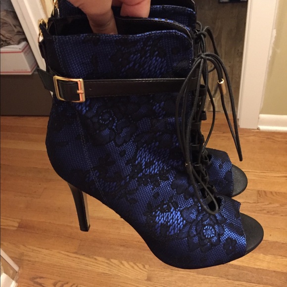 JustFab Shoes - ⭐️ 5 for $25 Gorgeous NWOT JustFab Heel Booties