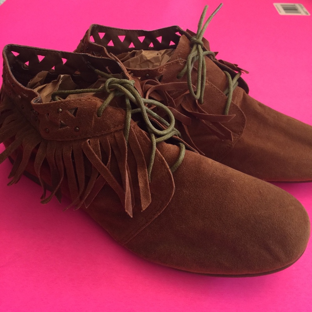 NWT fringe flat shoes