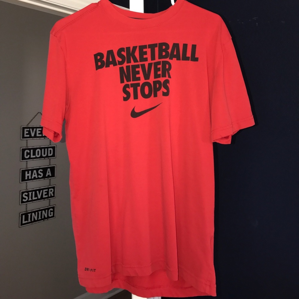 Men's Nike Basketball shirt (Medium)