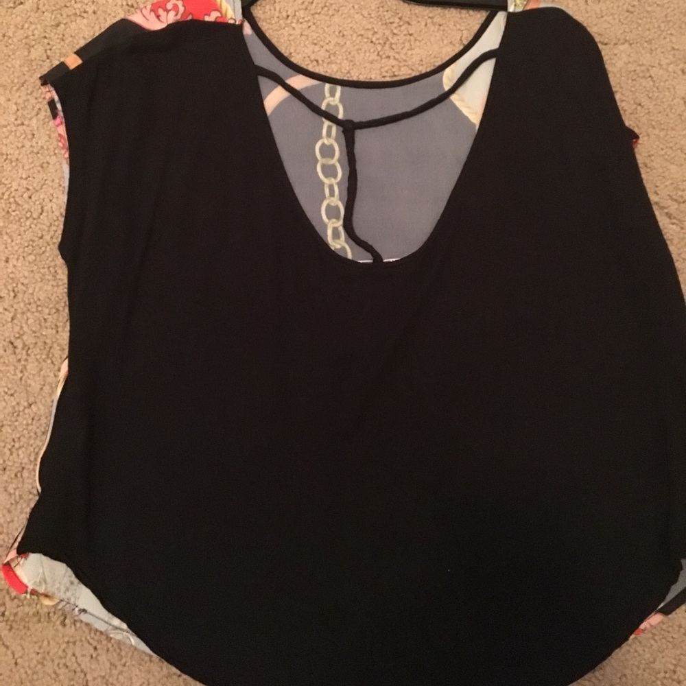 Fun work top! - Picture 2 of 2