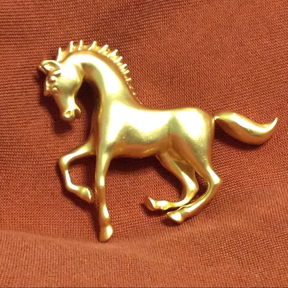 Gold horse brooch pin