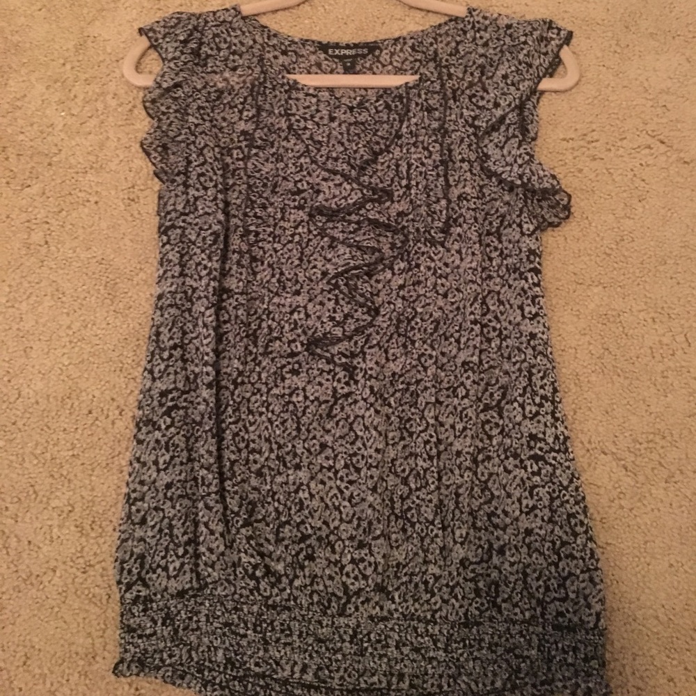 Ruffled work top