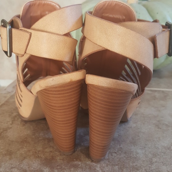 Open toe heels - Picture 2 of 3