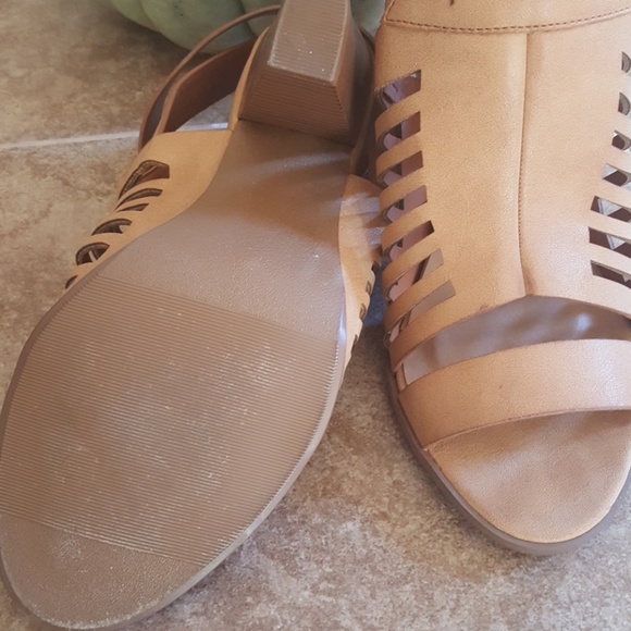 Open toe heels - Picture 3 of 3