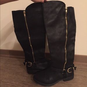 Black Knee high boots!