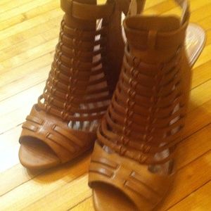 Vince Camuto open toe leather sandle.