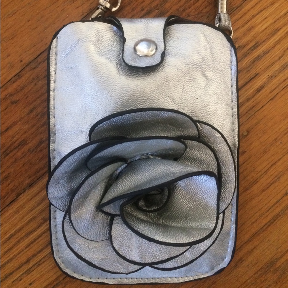 Silver Metallic cross body going out clutch