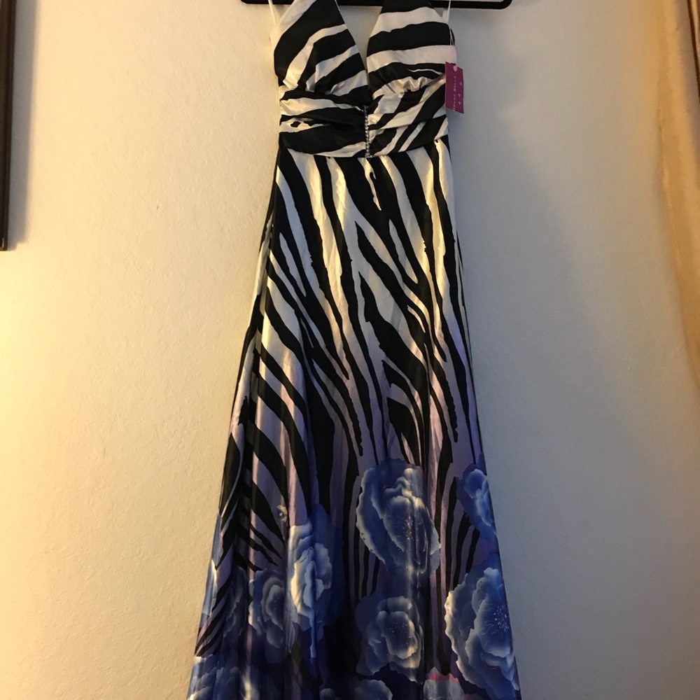 NWT- DONNA BELLA ZEBRA FLORAL DRESS