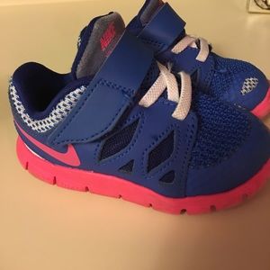 Toddler Nike tennis shoes