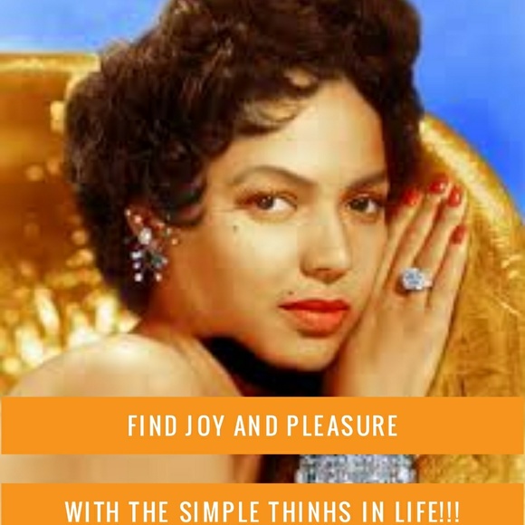 🌟Plus Size Black Velvet Faux Wrap Dress 🌟 - Picture 6 of 6