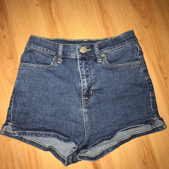 HIGH WAISTED DENIUM SHORTS FROM URBAN OUTFITTERS - Picture 1 of 2