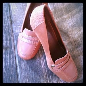 Banana Republic  3 inch tan loafer