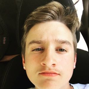 Meet your Posher, Devin