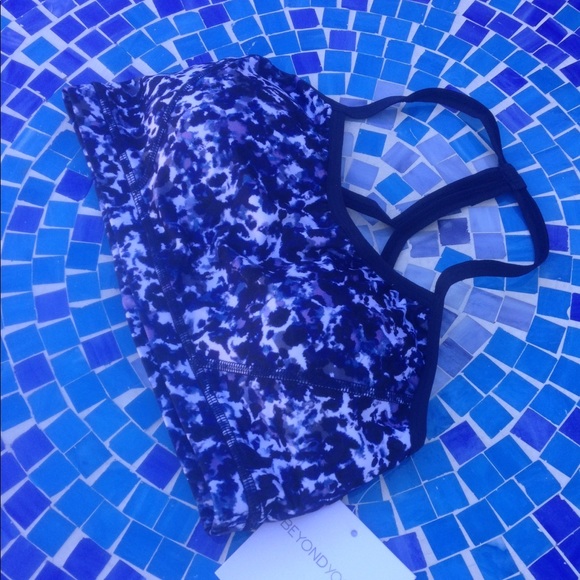 SOLD!  NEW!  Beyond Yoga Lux keyhole sports bra - Picture 4 of 5