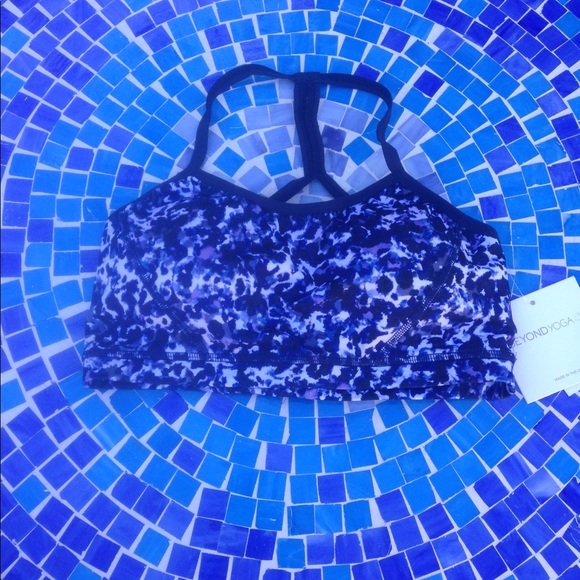 SOLD!  NEW!  Beyond Yoga Lux keyhole sports bra - Picture 5 of 5