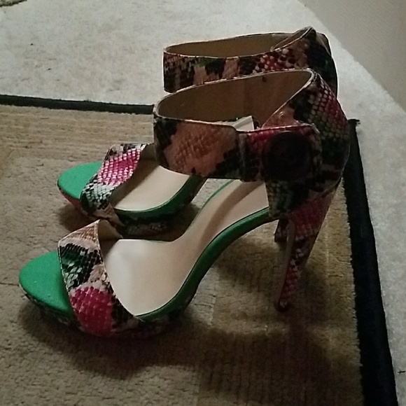 Heels - Picture 2 of 3