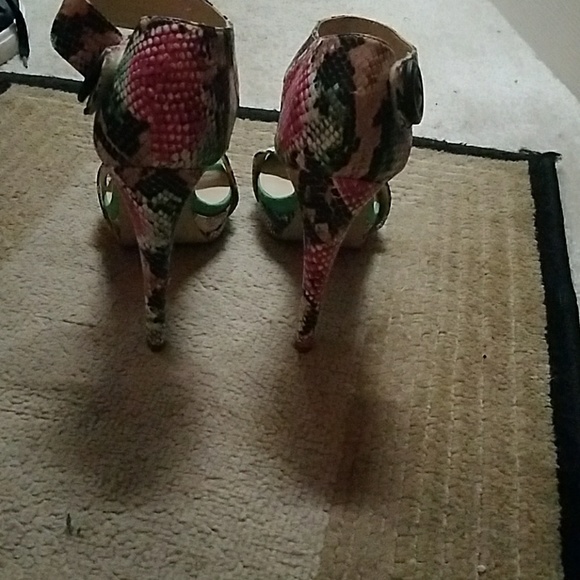 Heels - Picture 3 of 3