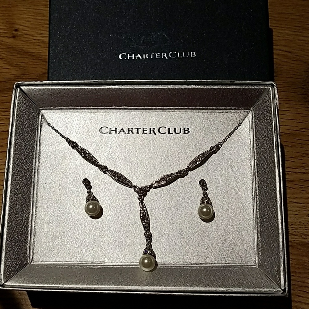 Necklace + earrings set