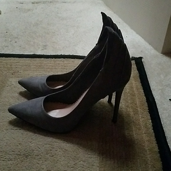 Heels - Picture 2 of 3
