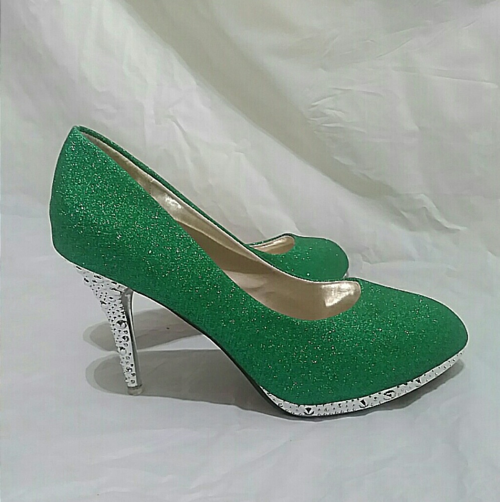 NWOT BNHH Shimmery  Studded Green Red Bottoms