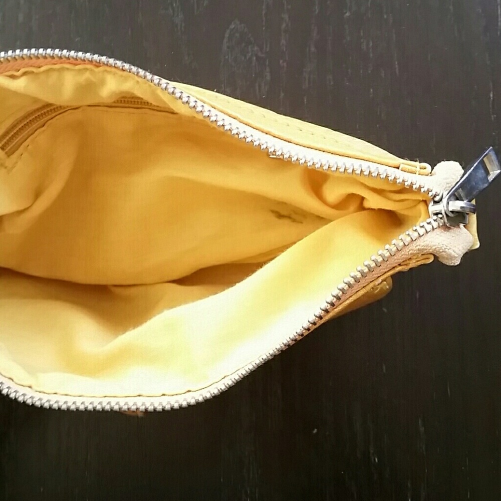 Mustard Clutch - Picture 3 of 5