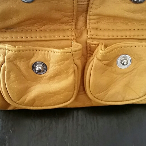 Mustard Clutch - Picture 5 of 5