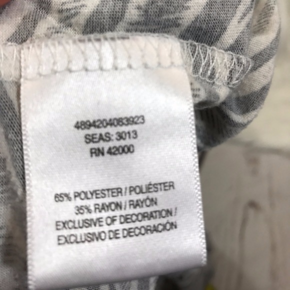 Plus: Jaclyn Smith 2X black/white/coral tunic - Picture 7 of 7