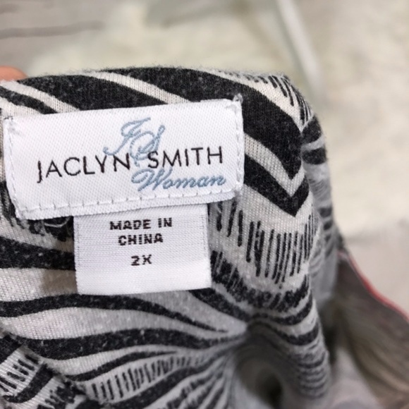 Plus: Jaclyn Smith 2X black/white/coral tunic - Picture 6 of 7