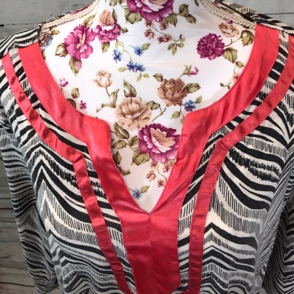 Plus: Jaclyn Smith 2X black/white/coral tunic - Picture 3 of 7