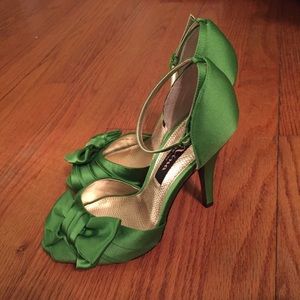 Nina green heels. New w/o tags
