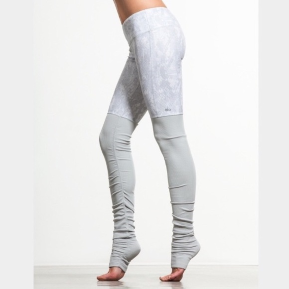 ALO Yoga Pants - 🎉HP🎉AloVaporPythonGlossyGoddessLeggingssEUC