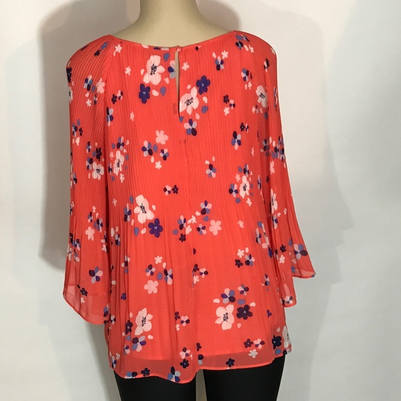 a.n.a - Picture 3 of 6