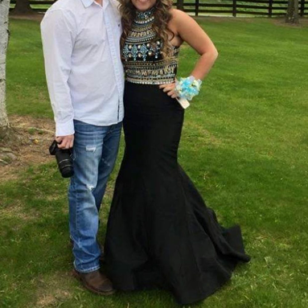 Sherri Hill BEAUTIFULLY sequined prom dress
