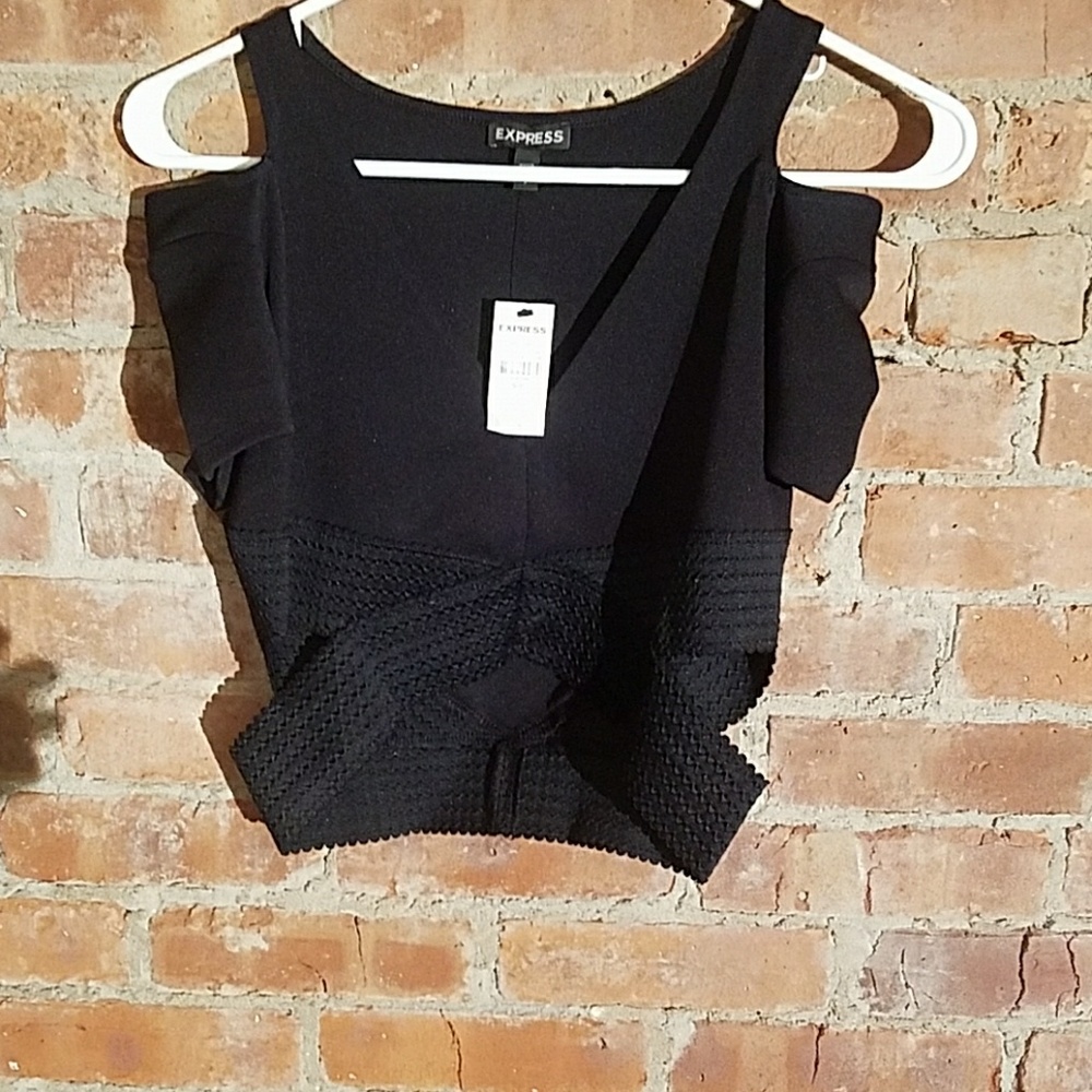 open shoulder crop top
