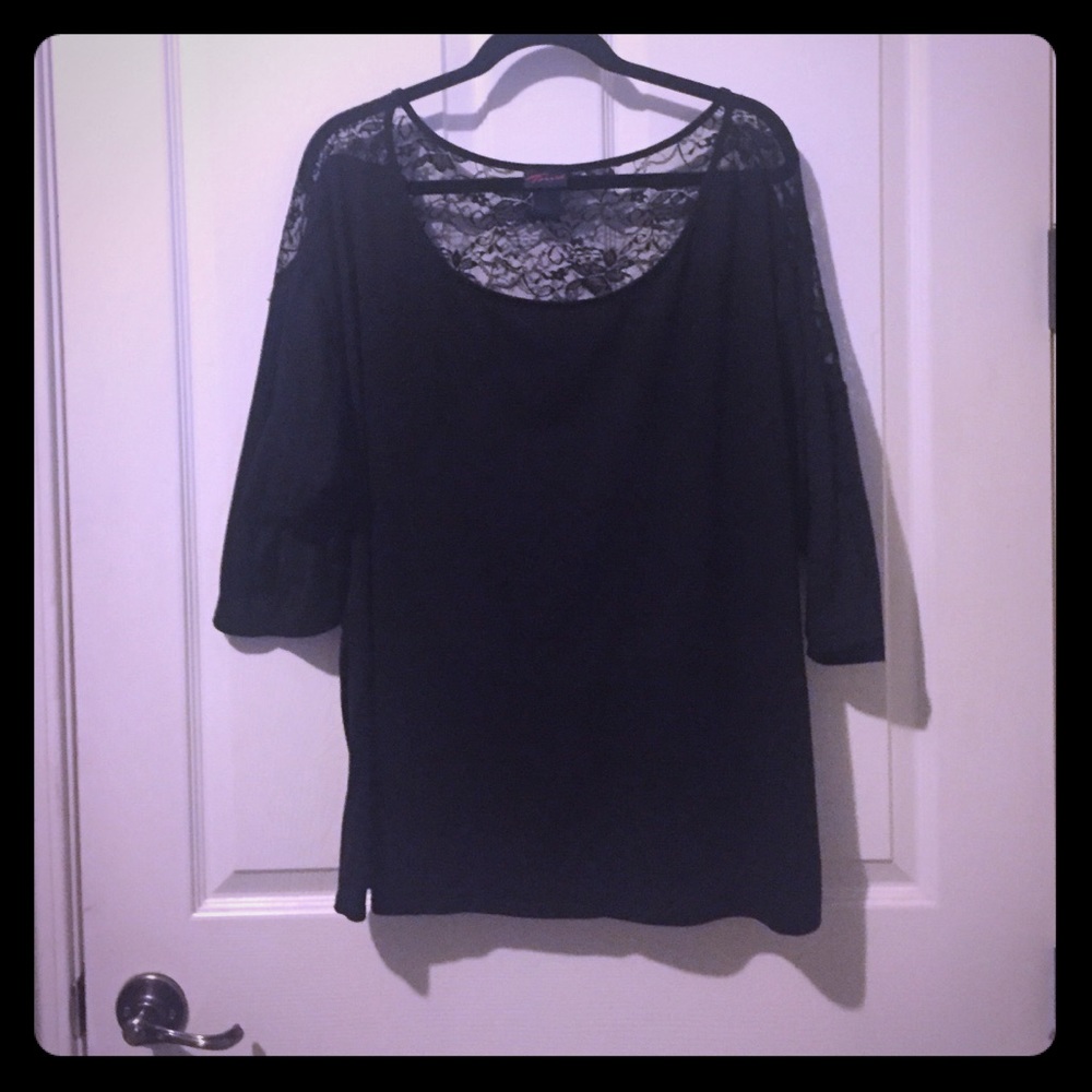 Size 3 Black lace detail Torrid top