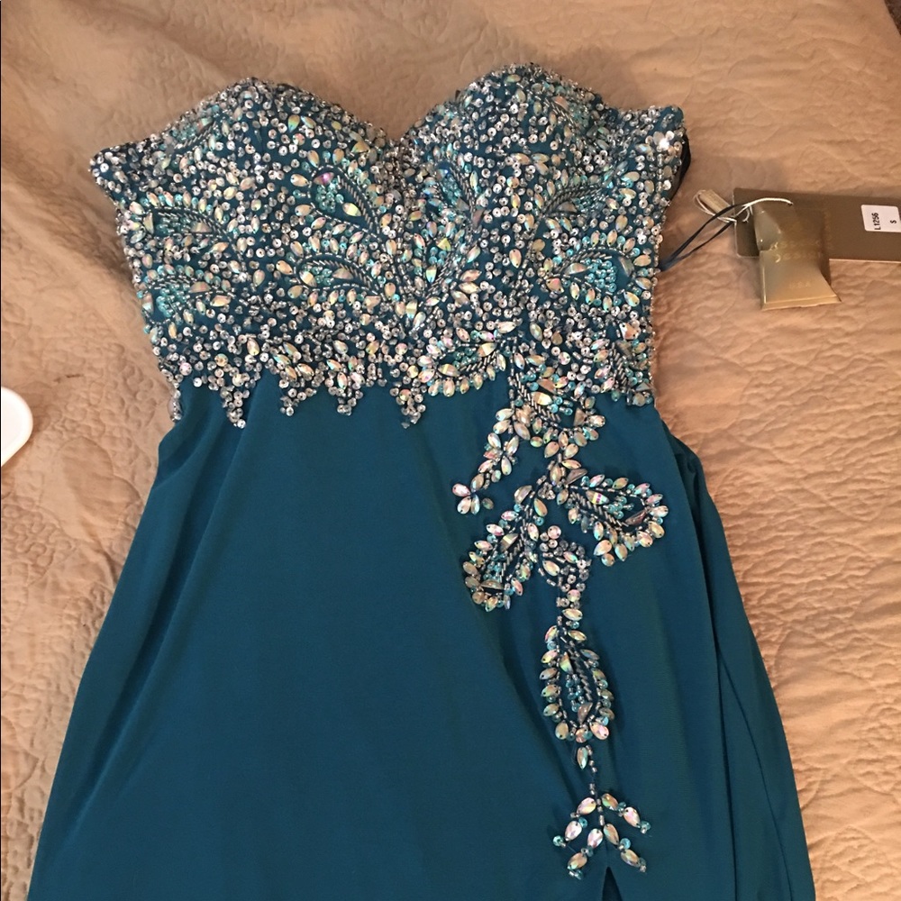 Gown size small