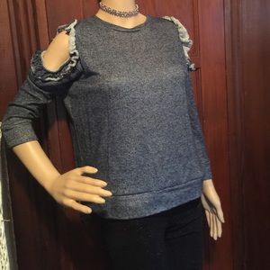 Cute top with open shoulders