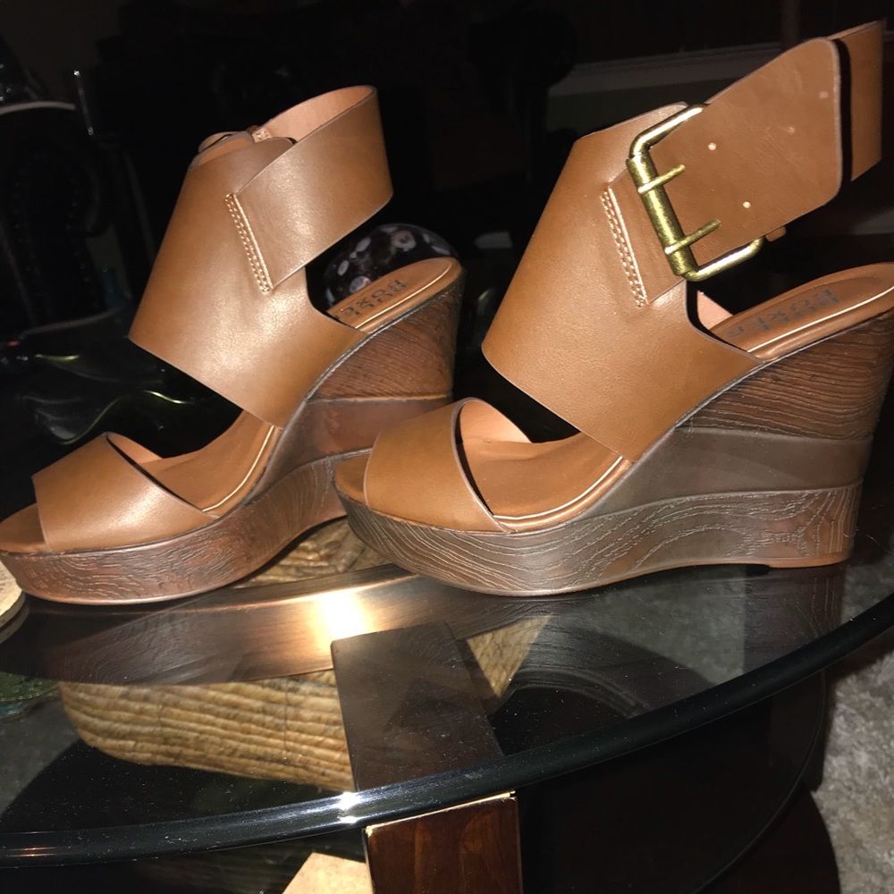 🚨Sale🚨‼️‼️Brown leather sandals🔥NEVER WORN‼️