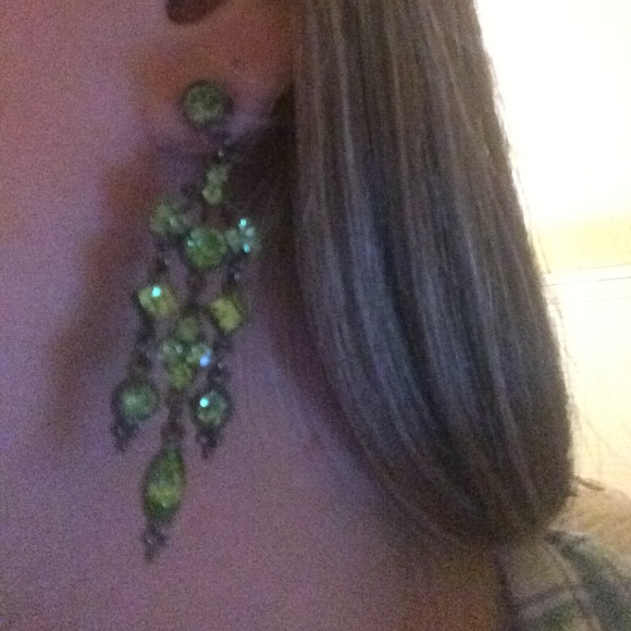Green rhinestone dangle earrings - Picture 2 of 4