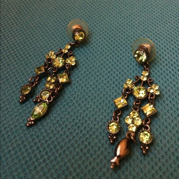 Green rhinestone dangle earrings - Picture 3 of 4