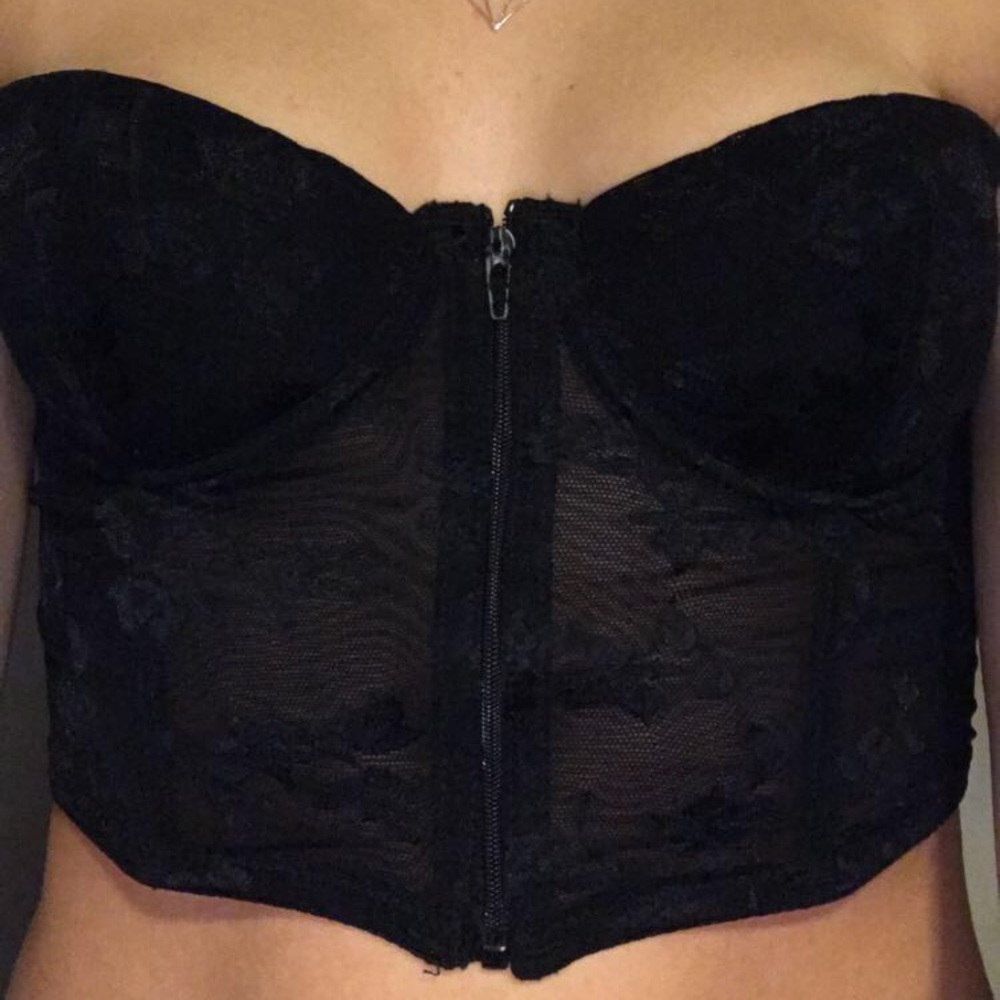 Strapless black bralette