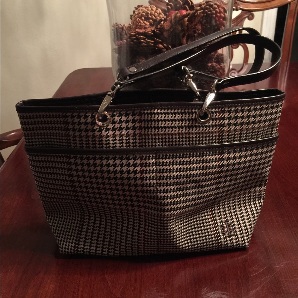 Buy it NOW!!  Ralph Lauren handbag.  Looks new.