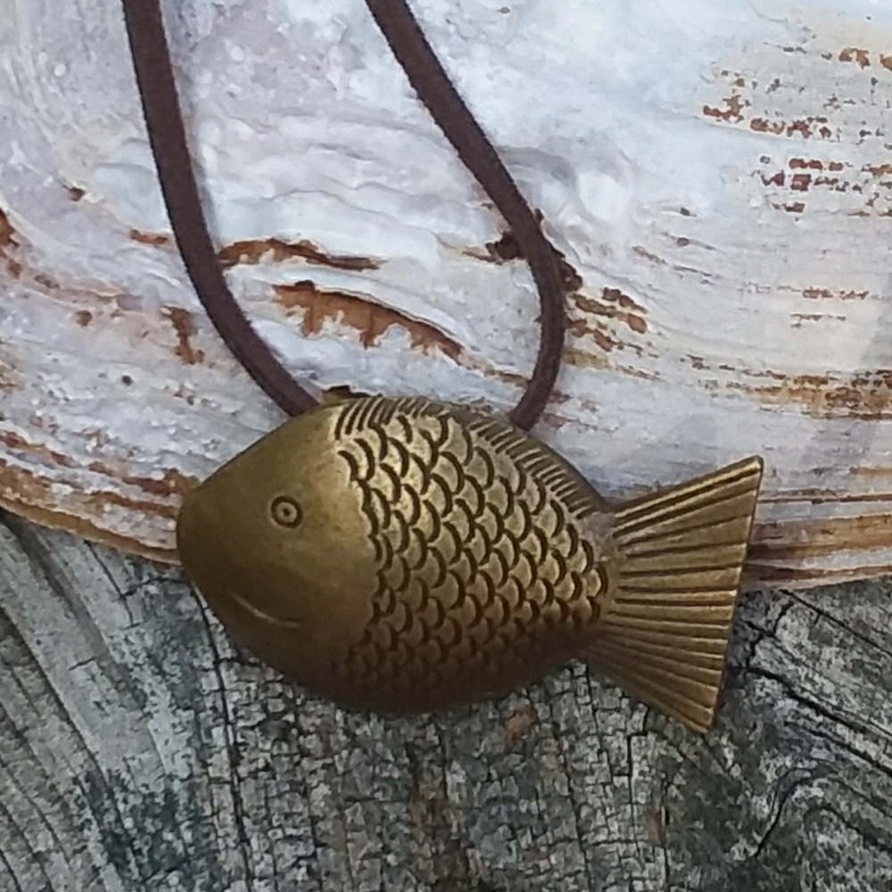 BIG FISH antique bronze on suede Ribbon